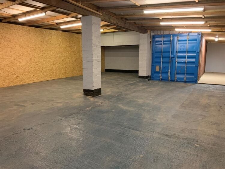 Renovated Workshop/Storage Unit with Secure Parking in Central Bristol Photo 4
