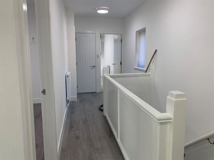 Refurbished First Floor Office Space Available on Flaxpits Lane, Winterbourne Photo 4