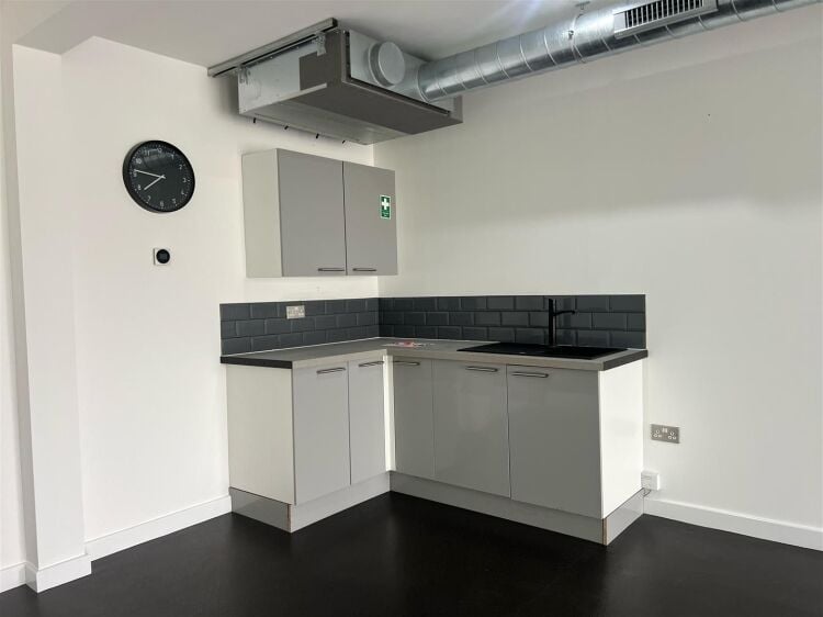 Prime Ground-Floor Office Space Available in Bower Ashton, Bristol Photo 4