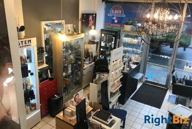 Prime Retail Premises Available for Lease in Affluent Winchmore Hill, London Photo 4