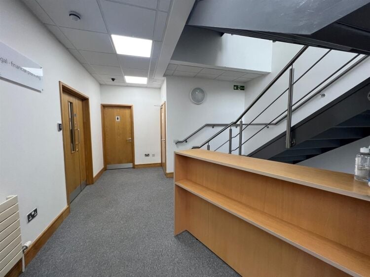 Modern Two-Storey Office Space for Rent in Portishead Somerset Photo 4