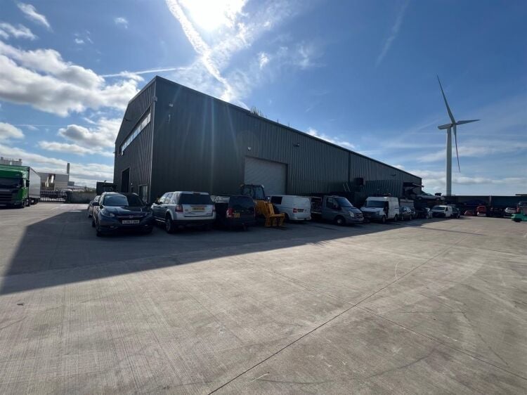 Spacious Industrial Unit With Modern Amenities in Bristol, Ideal for Multiple Uses Photo 4