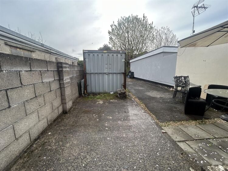 Prime Ground Floor Office/Studio Space Available on Popular Henleaze Road in Bristol Photo 4