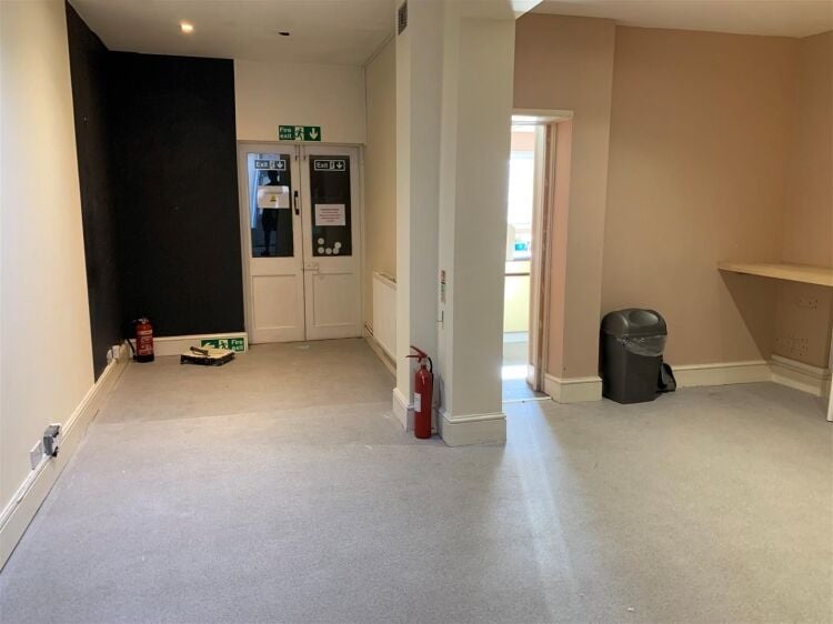 Prime 2-Storey Commercial Property on Gloucester Road, Bristol, Available for Sale Photo 4