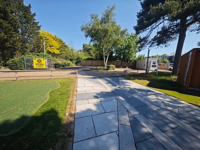 LAND / PITCH TO LET ON BUSY RETAIL SITE - £18,000 PA TO LET – RAYLEIGH Photo 4