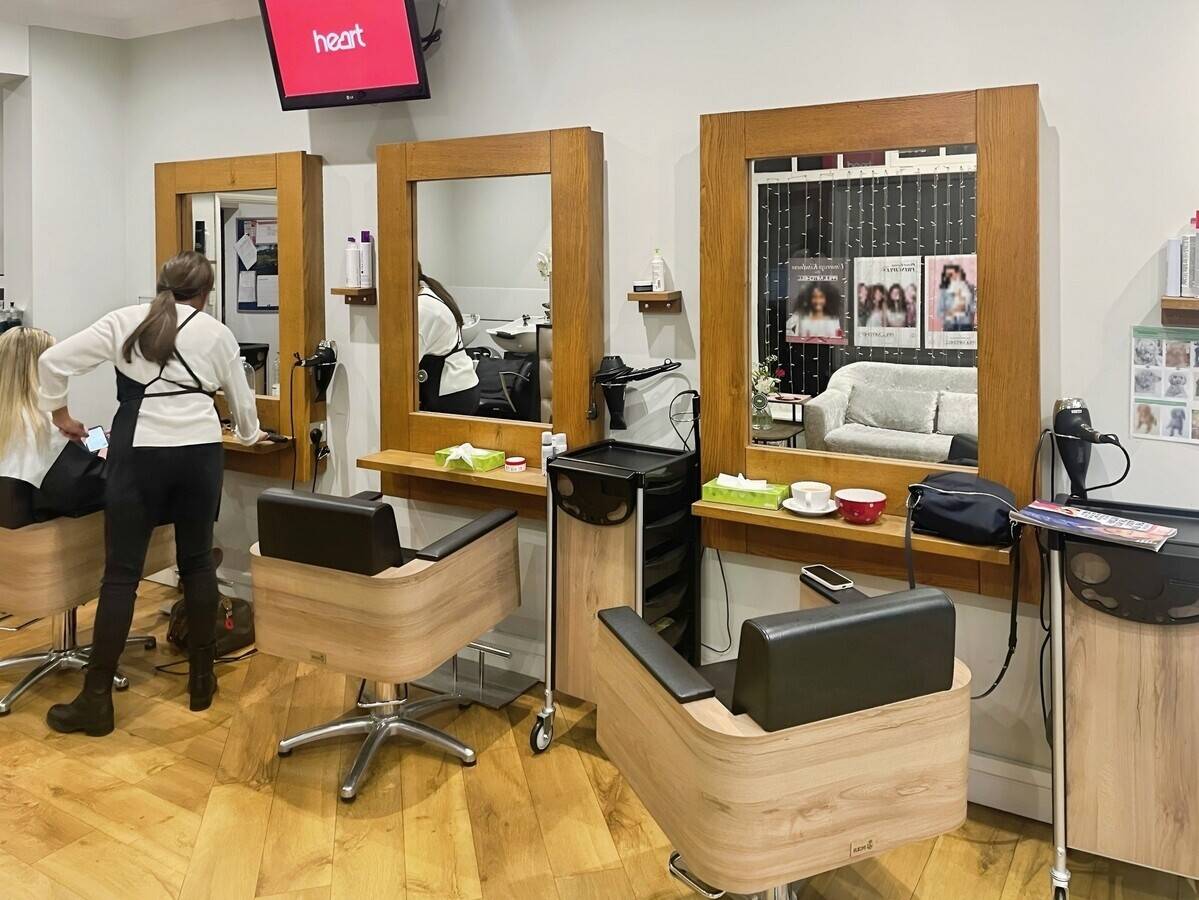 High-Yield, Fully Occupied Semi-Commercial Property in Godalming Surrey for Immediate Income Photo 4