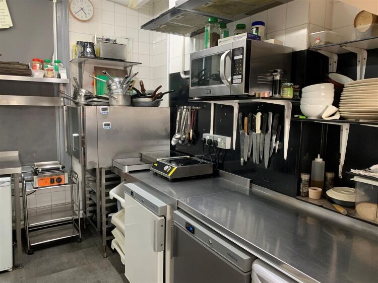 Well presented café comprising approximately 548 sq ft situated on gloucester road. the premises is available to let on an effectively new full repai Photo 4