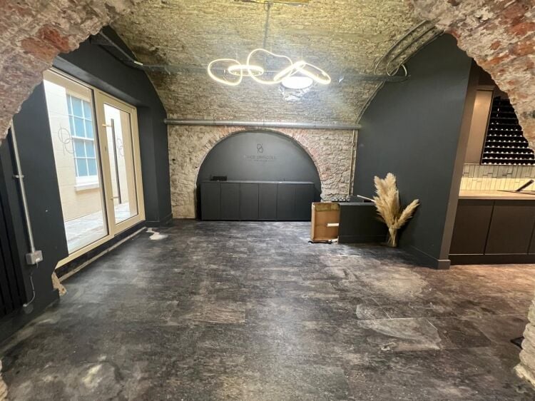 Contemporary ground floor commercial unit in prestigious mixed-use development in central Bristol Photo 4