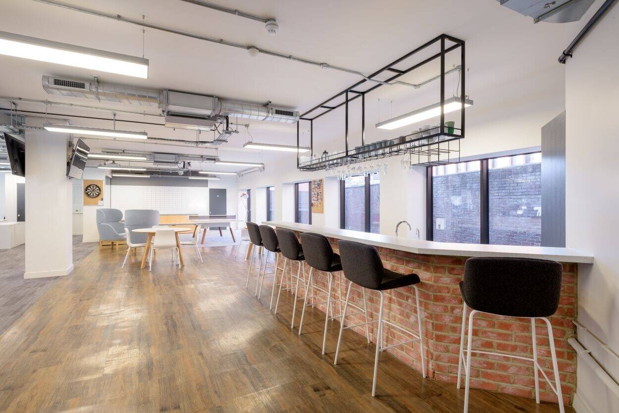 Premium Fully Fitted Office Available to Sublet in Reading Town Centre Steps from the Station Photo 4