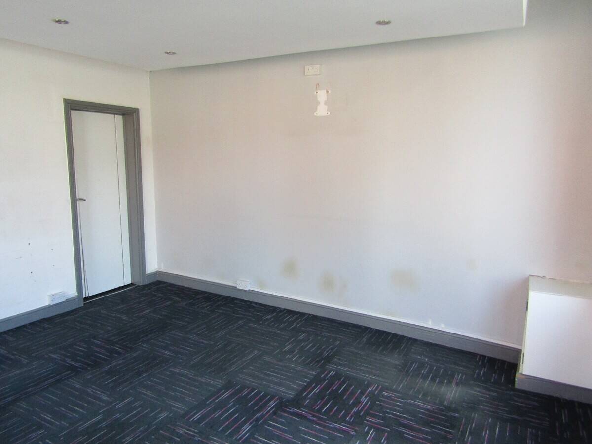 Ground Floor Shop with Garage To Let in Blackburn Photo 4