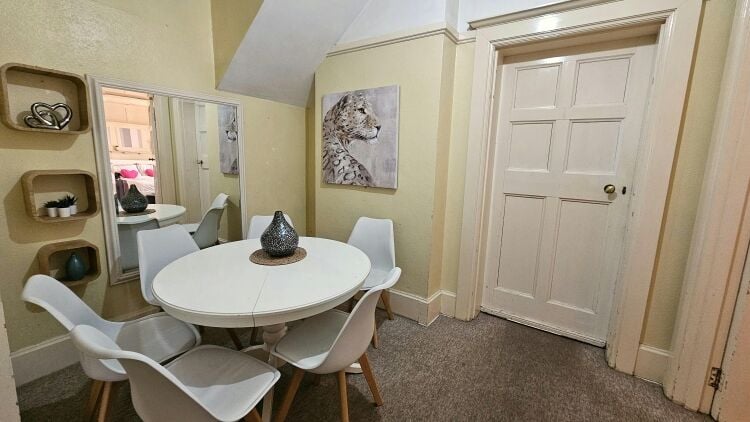 Character Property in Prime Corner Location Ideal for Home and Income Opportunities Photo 4