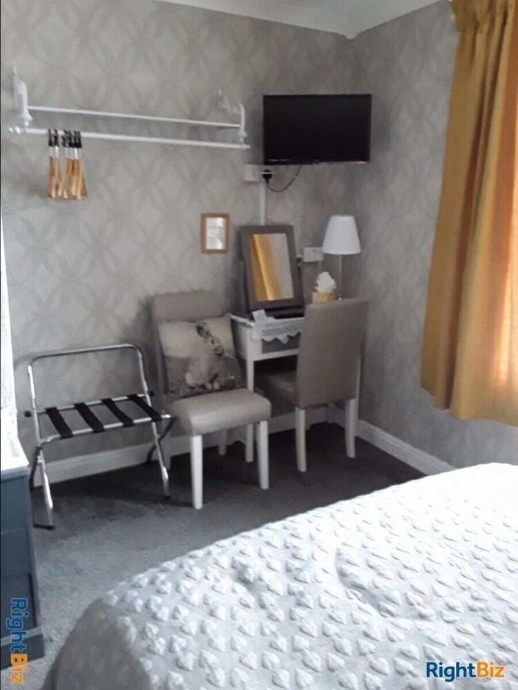 Prime Location 5-Bedroom Guesthouse for Sale in Gretna Green, Easy Access and Ample Parking Photo 3