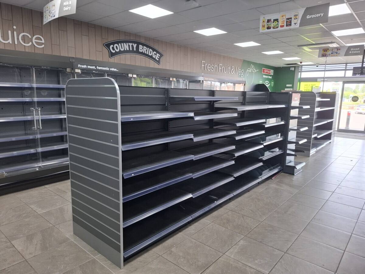 PURPOSE BUILT RETAIL/CONVENIENCE STORE: LINCOLNSHIRE MARKET TOWN Photo 4