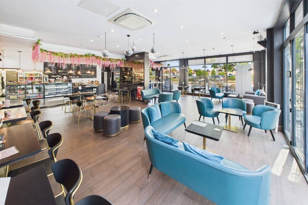 Commercial investment property for sale in Southend on Sea Essex with a licensed coffee shop Photo 4