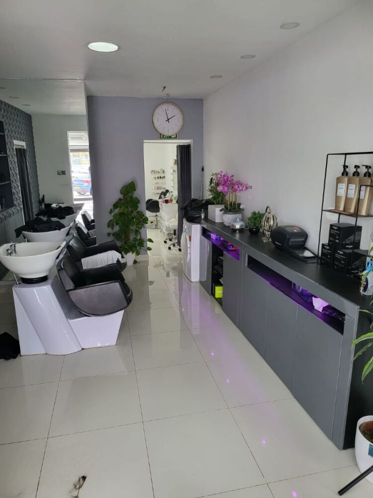 Beauty and Hair Salon for Sale in Rainham Kent with Uppers Available Photo 4