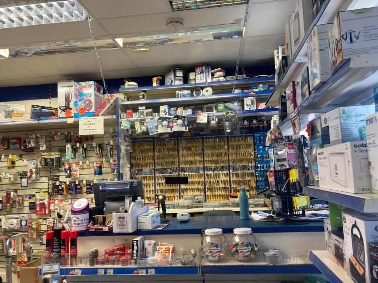 OPPORTUNITY TO ACQUIRE FREEHOLD LOCK UP SHOP OR DIY AND HARDWARE BUSINESS FOR SALE IN AMERSHAM WITH REF CS0621 Photo 4