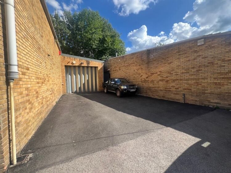 Vehicle repair business for sale in Bedminster Bristol with strong trading history Photo 4