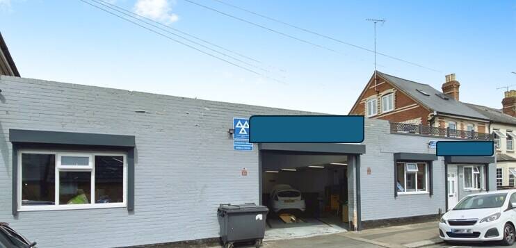 Freehold Mixed-Use Garage and Residential Property in Reading Berkshire Photo 4