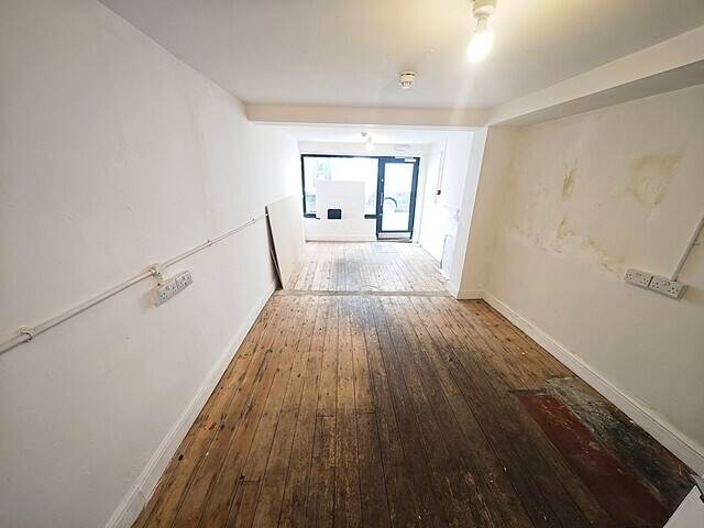 E-CLASS RETAIL SHOP TO LET approx. 279 SQ FT PRICE: £6,000 PER ANNUM TO LET – LEASEHOLD - IPSWICH Photo 4