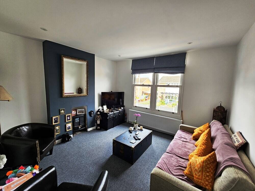Freehold hair salon with two-bedroom flat above in Leigh on Sea Essex Photo 4
