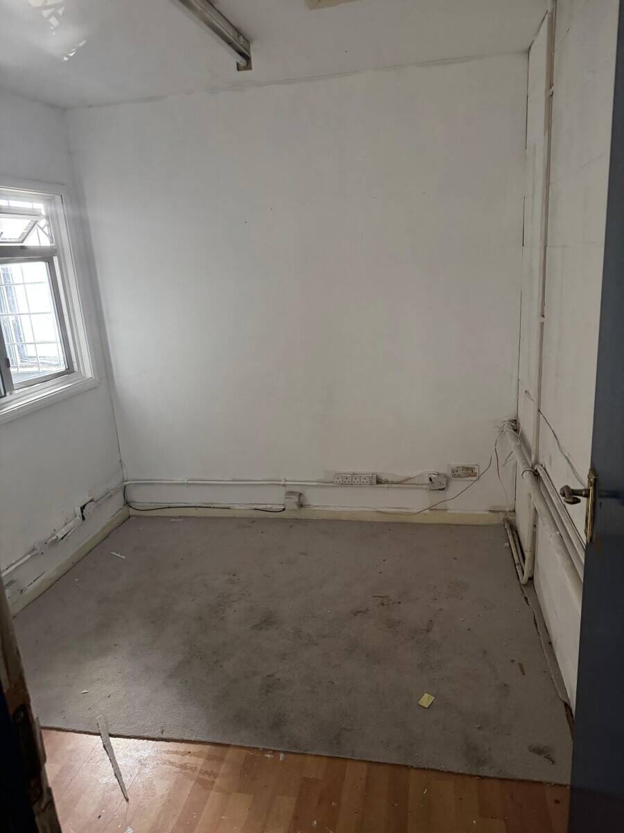 Large  Warehouse To-Let in the prime location of Hayes Photo 4