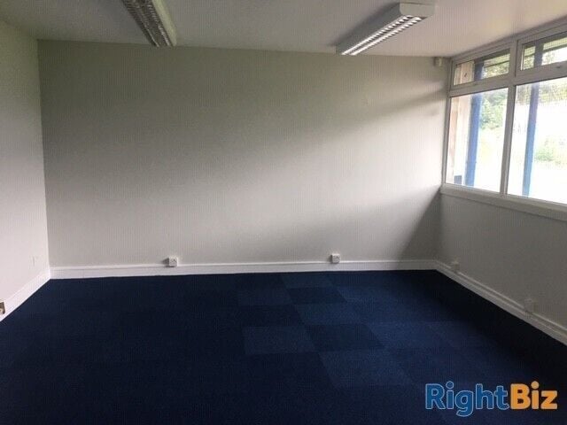 Industrial Unit Available for Rent in Cumbernauld's Popular Wardpark Estate Photo 4