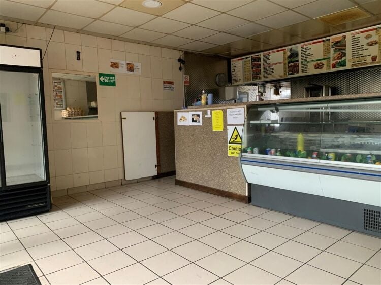 Commercial property in Bristol with 647 sq ft of customer space, kitchen, and parking available. Photo 4