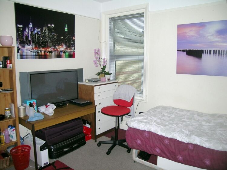 Well Located HMO Property in Bournemouth Dorset with Flexible Accommodation and Easy Access Photo 4