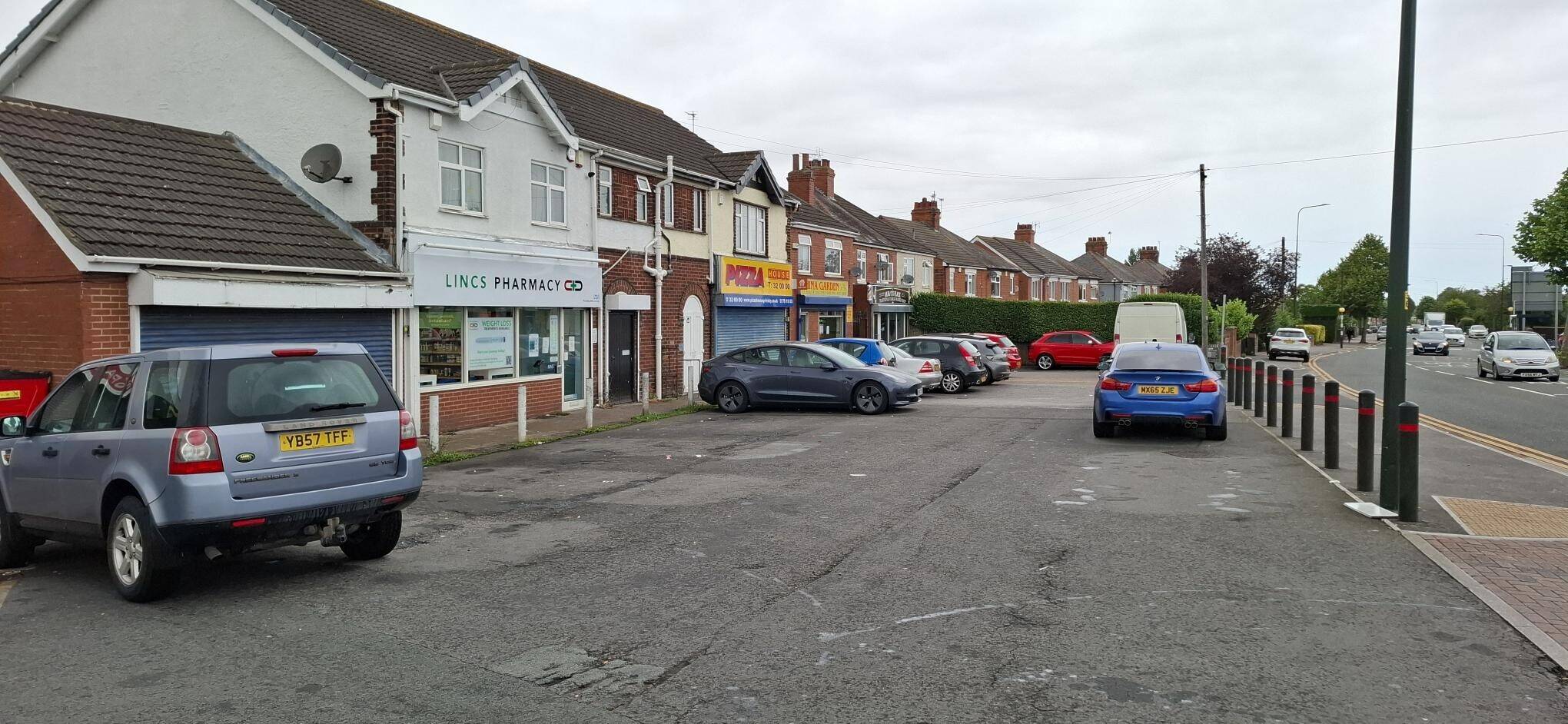 Freehold retail unit for sale in Grimsby Lincolnshire with good parking and a prominent location Photo 4