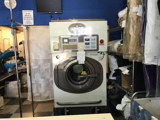 Prime Commercial Property for Sale in Harrow Weald, Middlesex Photo 4