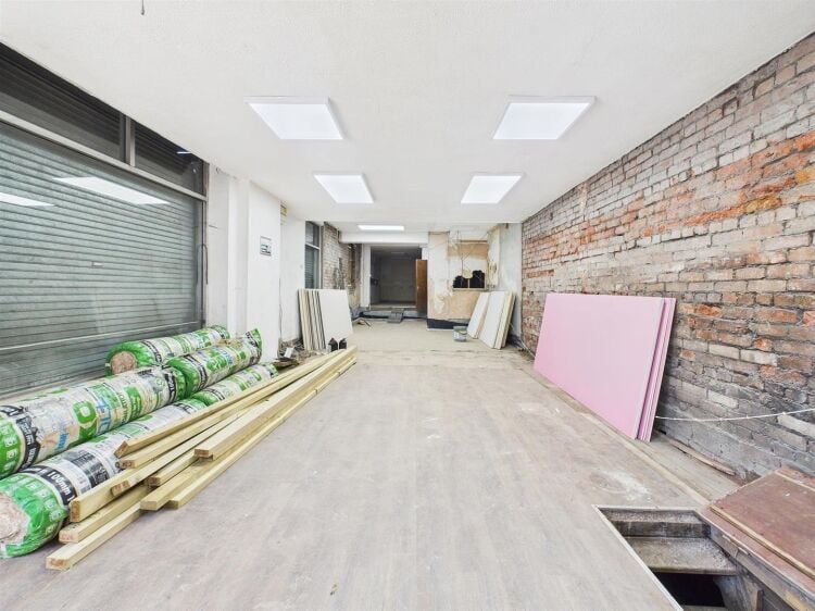 Substantial corner property ripe for development Photo 4