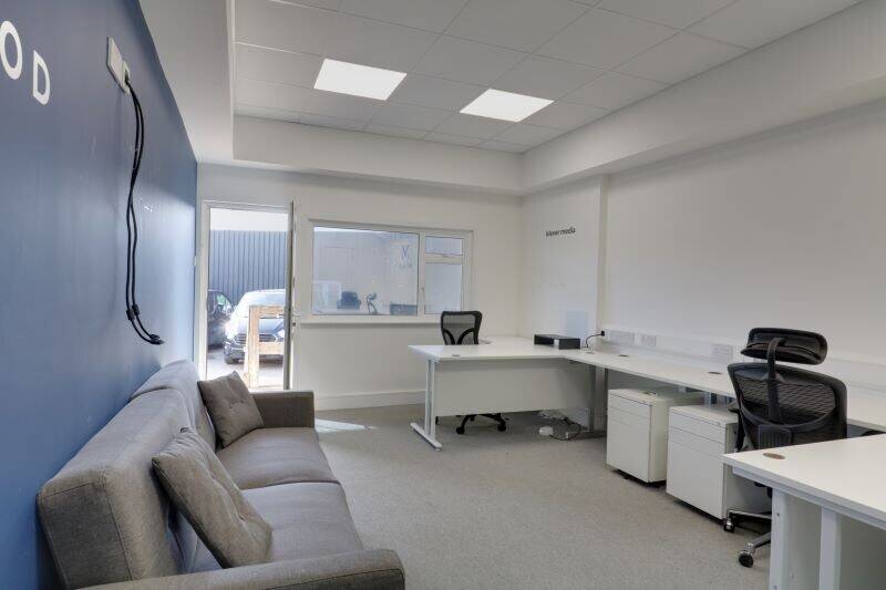 Office to Rent Approx. 300 sq. ft. Photo 4
