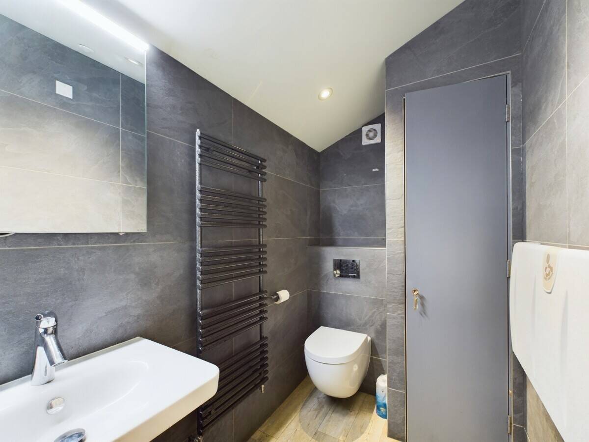 Grade II Listed Property for Sale in Central Ambleside, Cumbria with Modern Facilities Photo 4