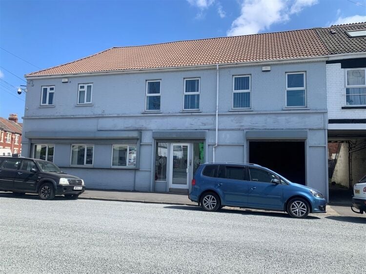 Two-storey office with ground floor workshop in Bristol measuring 3,214 ft² available for lease Photo 4