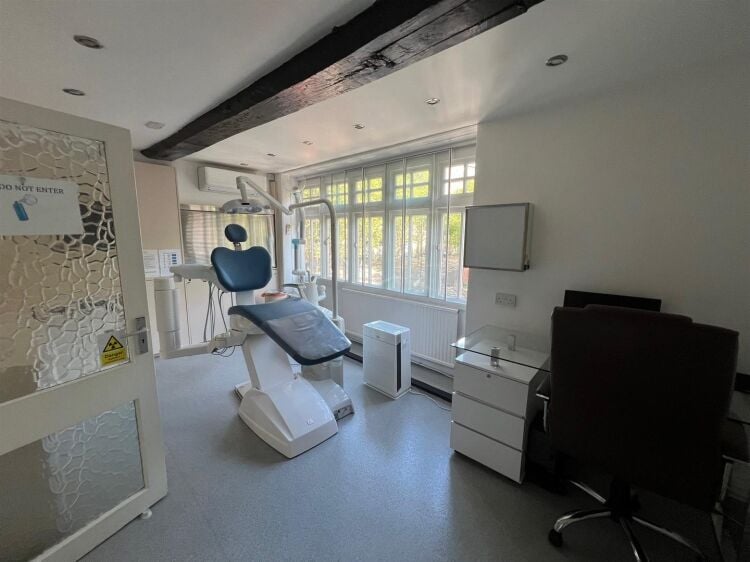 Grade II Listed Commercial Property in Bristol City Centre with Dental Practice Lease Until 2031 Photo 4