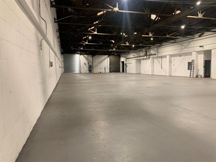 Industrial unit of 8,832 sq ft in Kingswood, Bristol near shops and amenities on Regent Street Photo 4