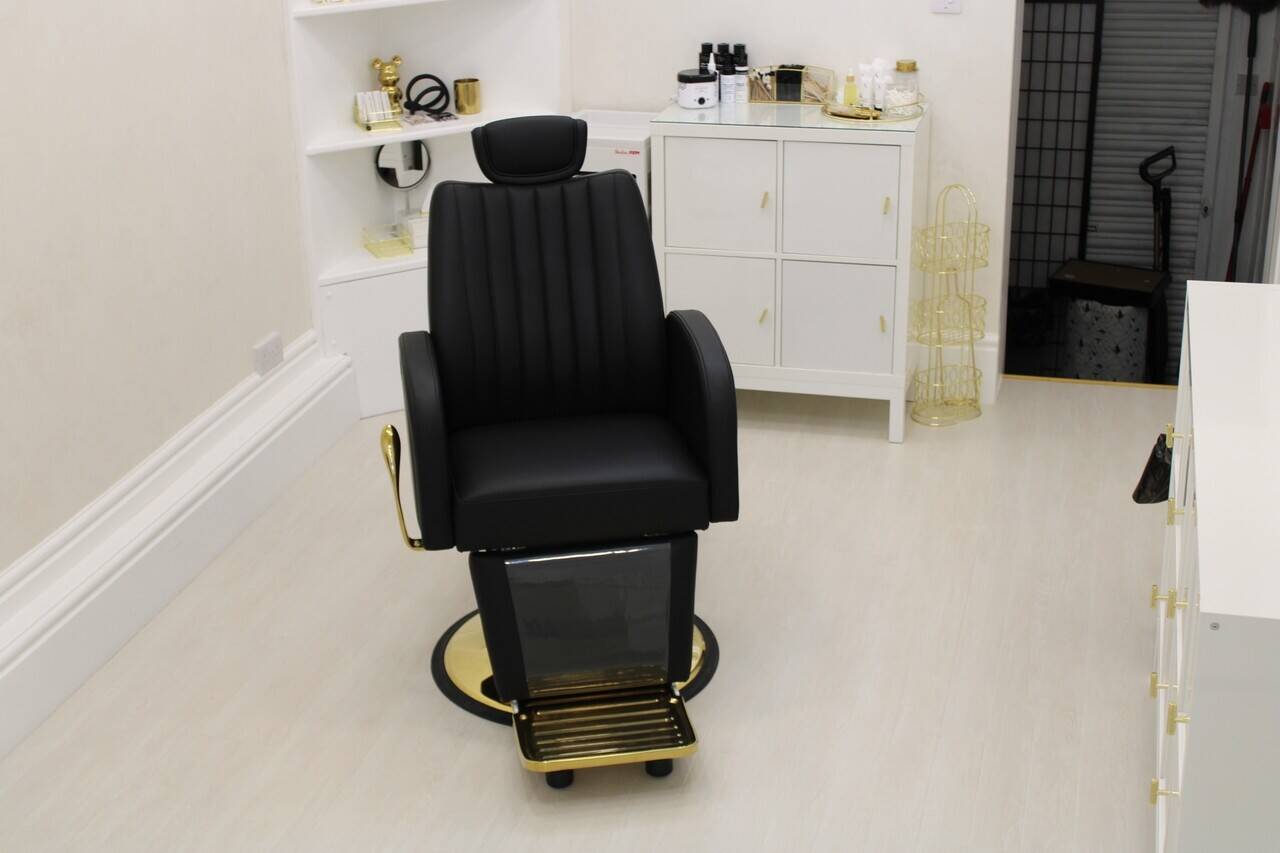 Luxury Hair and Beauty Salon Premises for Sale in Birkenhead Merseyside Photo 4