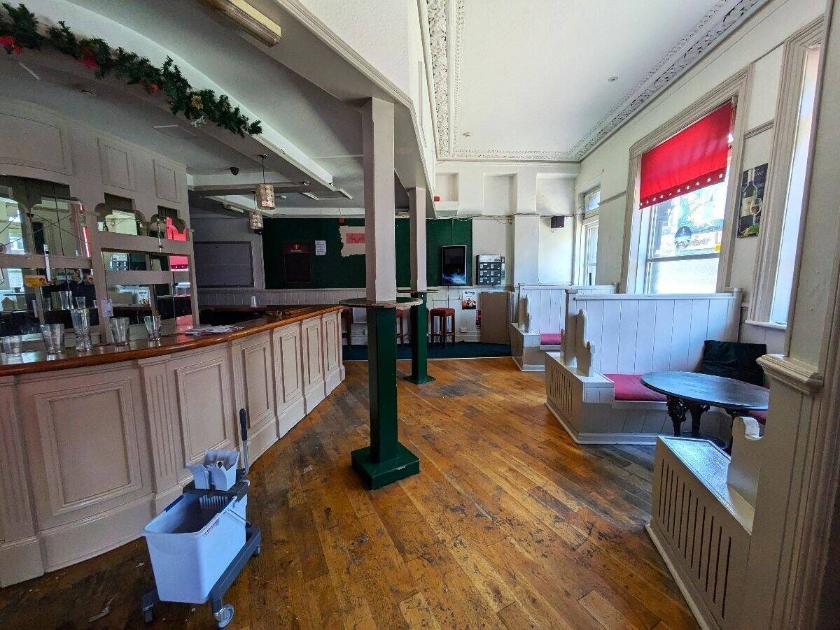 Former Pub Available Via New Lease on High Footfall Shopping Parade - Nil Premium Photo 4