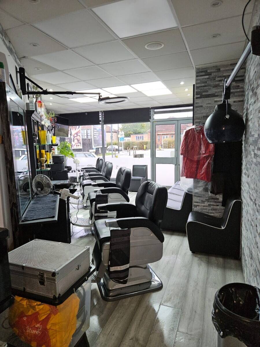 Barbershop, Beauty Room, and Food Shop for Sale in Mitcham London Photo 4