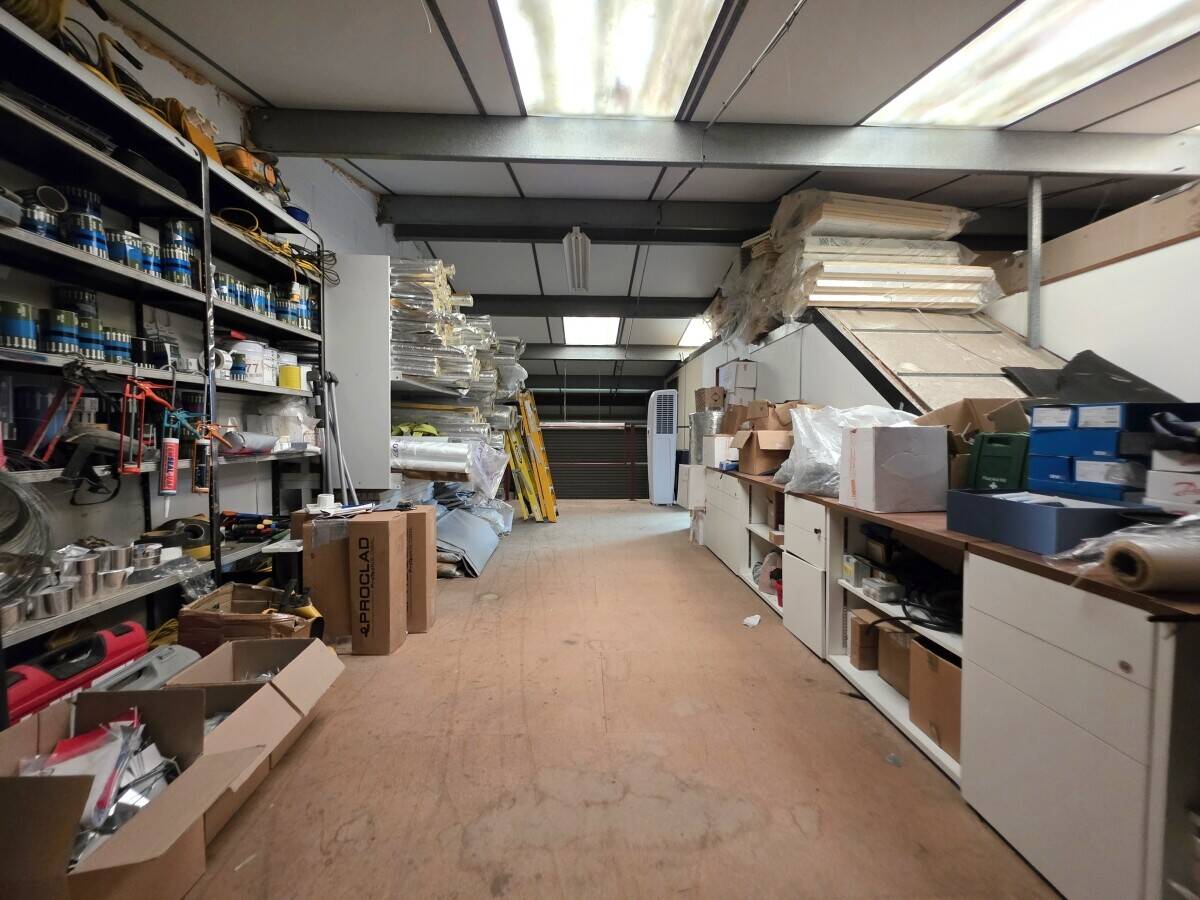 Light Industrial Unit Approximately 2,313 Sq Ft Available in Wickford Essex Photo 4