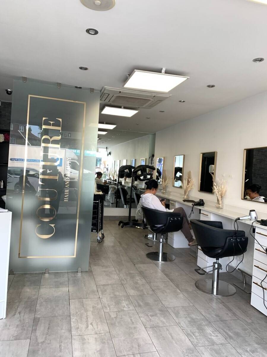 Hair and Beauty Salon available for long lease, local boutiques Winchmore Hill N21 Photo 5