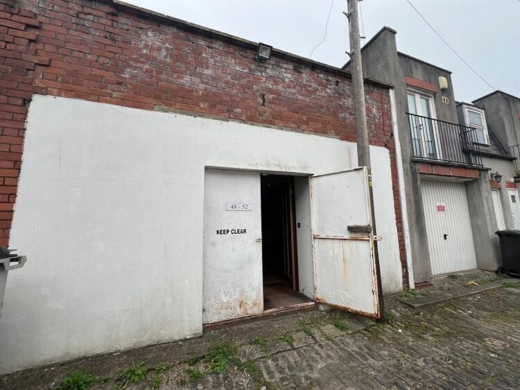 Workshop and former showroom for lease in Clifton, Bristol with 510 ft² of available space Photo 4