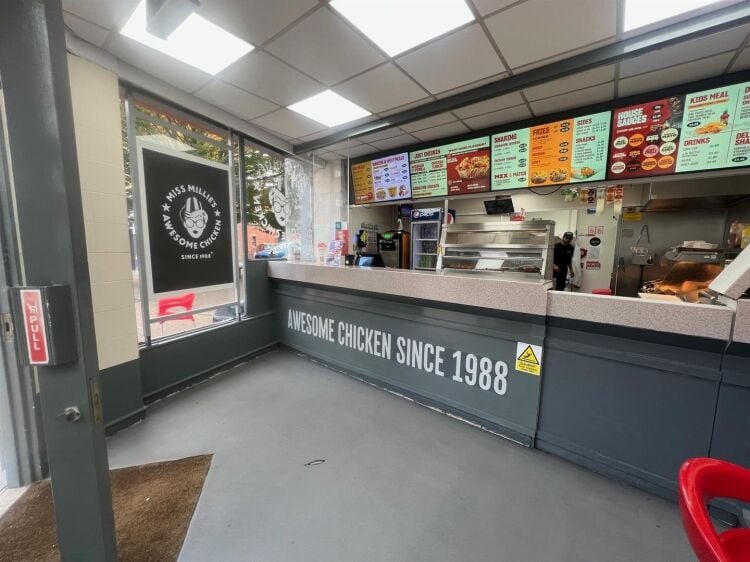Tenanted ground floor takeaway for sale in Bedminster Bristol with a 10-year lease Photo 4