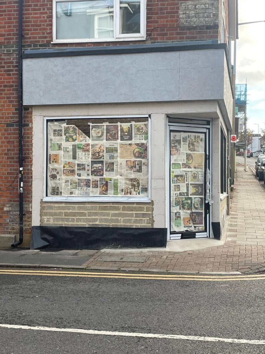 Fully fitted A5 takeaway available in Brentwood Essex with potential for diverse cuisines Photo 3