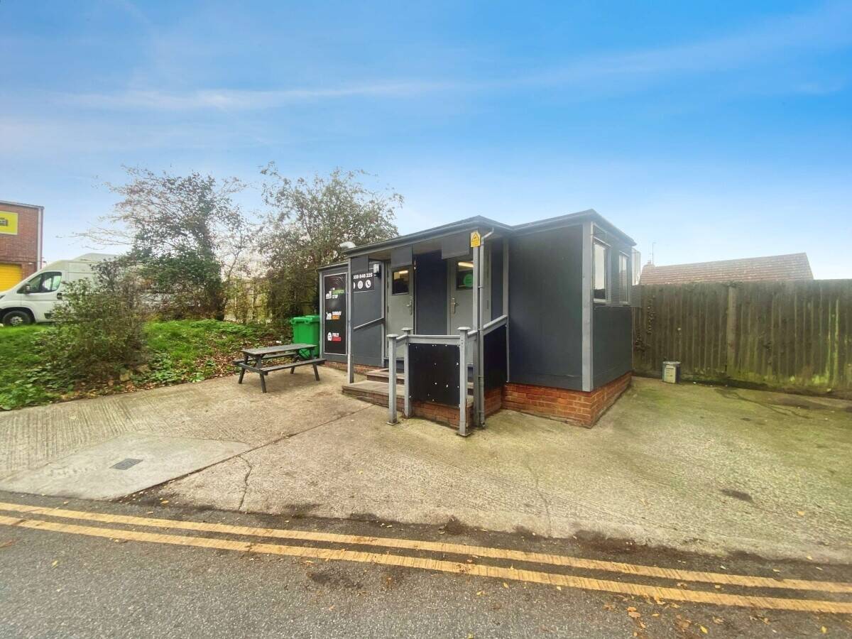 Vacant Sandwich Bar Takeaway for Sale in West Station Yard Maldon Essex Photo 4