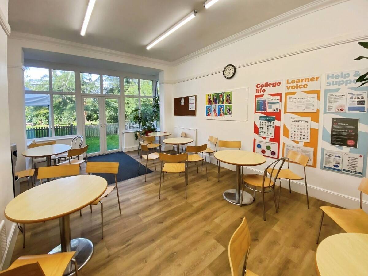 Second-floor offices with parking and shared facilities in Earley, Reading for lease Photo 4
