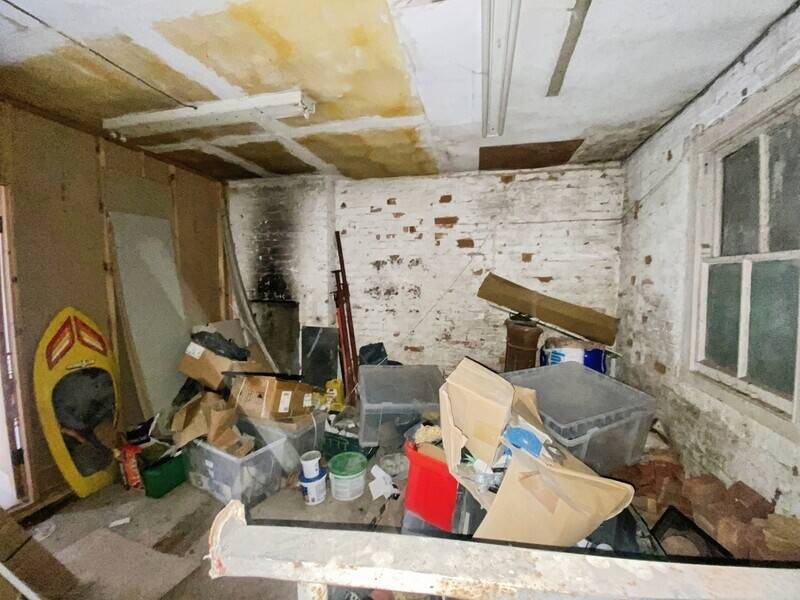 Mixed investment property for sale in Westcliff on Sea Essex with refurbishment potential Photo 4