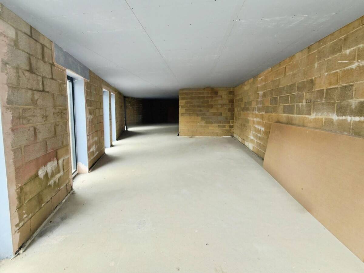 Ground-floor commercial unit for sale in Rayleigh with versatile space and parking availability. Photo 4