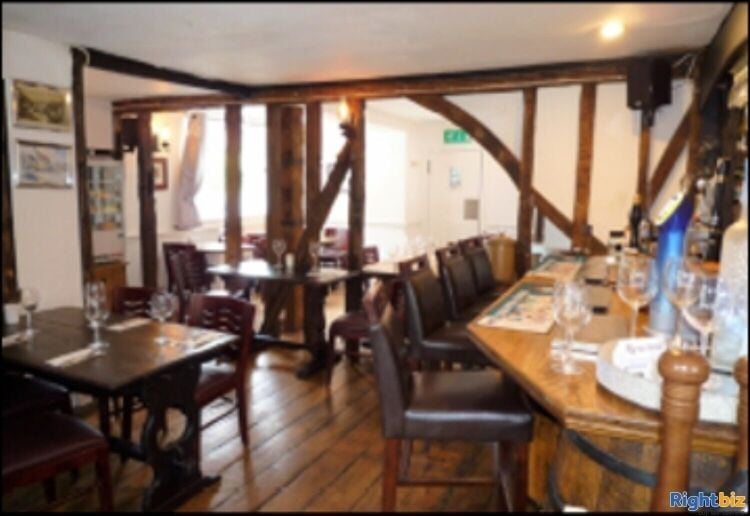 Charming Freehold Pub with Development Potential in Affluent Hertfordshire Village Photo 4