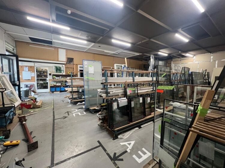 A large showroom of approximately 5,340 ft² with forecourt parking and a large, enclosed yard to the rear. the unit is situated in mangotsfield, Photo 4
